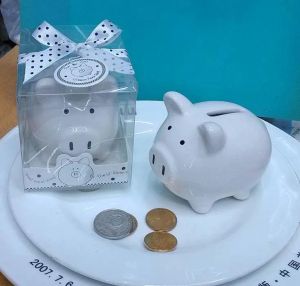 Favor de fiesta Mini alcancía de cerámica en caja de regalo con caja de monedas con lazo de lunares para favores de baby shower Regalos de bautizo SN4361 ZZ