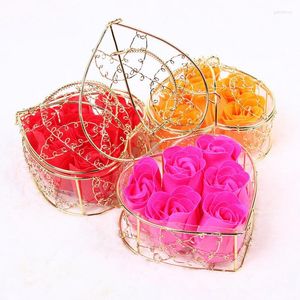 Favor de fiesta Flor de jabón de rosa perfumada hecha a mano Cuerpo de baño romántico con cesta dorada para regalo de boda de San Valentín LX8057