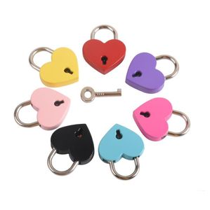 Party Favor Hart Shape Vintage Metal Mini Heglock Smak Bag koffer Bagage Box Book Key Lock met Key SN173