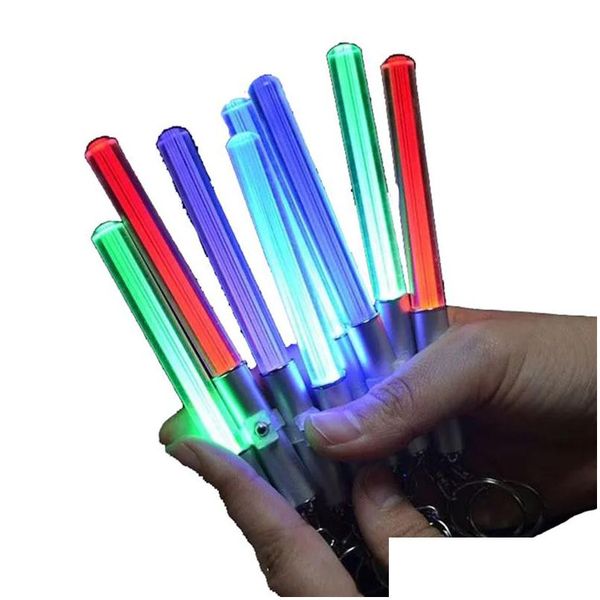 Favor de fiesta LED Linterna Stick Llavero Favor de fiesta Mini Antorcha Llaveros de aluminio Llavero Durable Resplandor Pluma Varita mágica Sable de luz Li Dhafq