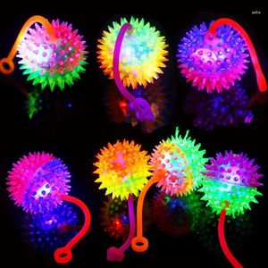 Party Favor Light Pincing appelé élastique Maomao Massage Ball Night Market Stands Clignotant Jouets émettant de la lumière