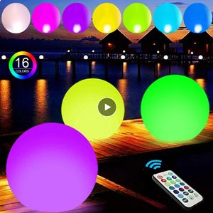 Favor de fiesta Luces de piscina flotantes remotas 16 colores Natación al aire libre LED Luz de bola Lámpara de césped impermeable Piscina
