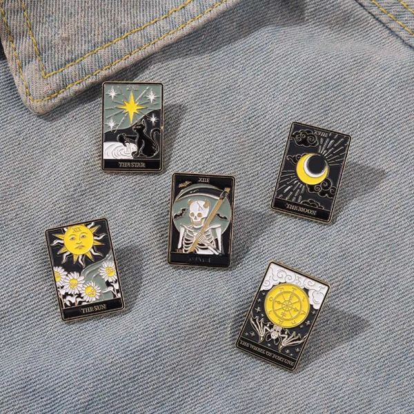 Party Favor Sun Moon Broches Femmes Alliage Émail Étoile Squelette Badges Accessoires Pour Pull Unisexe Sac À Dos Vêtements Épinglettes Européennes