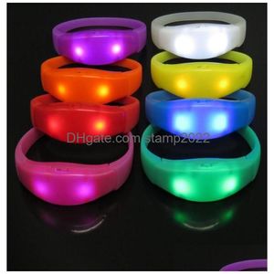 Favor de fiesta Activado por voz LED Pulsera parpadeante Agitar Control de sonido Iluminar Pulsera Brazalete para favores rave Navidad Halloween Dhqge