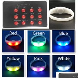 Cadeau de fête LED Changement de couleur Bracelets Sile Bracelet avec 12 touches 200 mètres Télécommande Clignotant Bracelets rougeoyants pour Dh4Yu