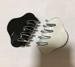 Cadeaux de fête Fashion Simple Black and White Acrylique Threedimensional Claw Clip C Hairpin One Word Clips For Ladies Favorite Delica6496748