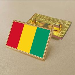 Party Guinea Flag Pin 2.5*1,5 cm Zink Gestoten PVC Kleur gecoate gouden rechthoekige medaillonbadge zonder toegevoegde hars