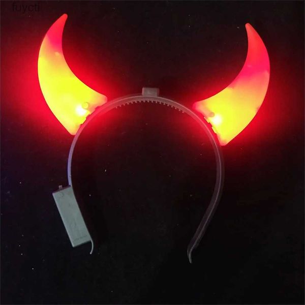 Chapeaux de fête 1 pièces accessoires de fête uniques bandeaux LED festifs Halloween fête chapeaux brillant diable chapeaux LED diable cornes bandeau YQ240120