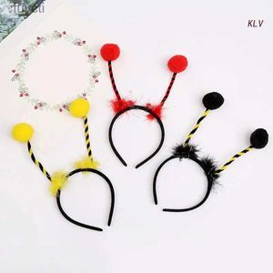 Feesthoedjes Leuke Cartoon Bij Pompom Antenne Haarhoepel Vrouw Hot Meisjes Make-up Hoofdband voor Pasen Halloween Cosplay Haaraccessoires YQ240120