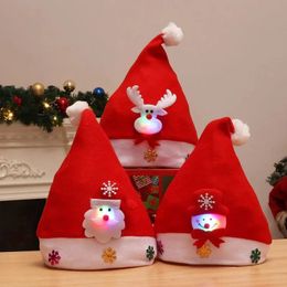 Chapeaux de fête LED Noël Light Up Cap Père Noël Chapeau Bonhomme de neige Elk Noël pour adultes enfants Année Fournitures de vacances festives 231027