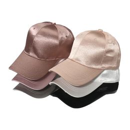 Chapeaux de fête Casquettes de baseball pour femmes Ajustable 2023 Lettre d'été en satin de soie Chapeaux pour femmes Chapeaux d'extérieur