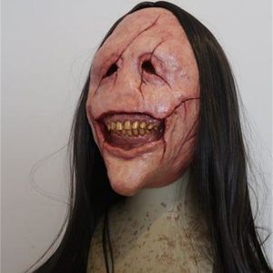 Feestmaskers 2023 Halloween Horror Long Hair Devil Red Face Mask Tandeloze latex kostuum 230821