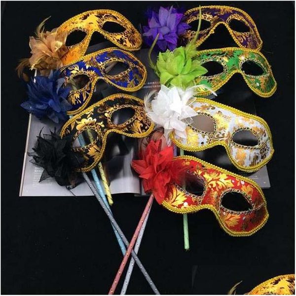 Máscaras de fiesta Nuevo paño de oro recubierto de flores Lado de la mascarada veneciana Máscara en el palo Carnaval Disfraz de Halloween Mezcla Color Gota Entrega H Dhi6S