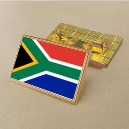 Épingle de drapeau de la République d'Afrique du Sud 2,5 * 1,5 cm en zinc moulé sous pression en PVC recouvert de couleur or insigne de médaillon rectangulaire sans résine ajoutée