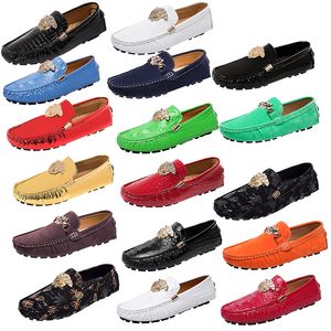 Chaussures de fête Hommes Designer Boucle en métal Mocassins de couleur unie Chaussure de conduite Mode italienne Chaussures pour hommes Chaussures pour femmes Chaussures de robe de mariée Marques de luxe formelles pour hommes