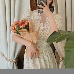 Feest korte mouwen v nek jurk voor vrouwen 2023 Nieuwe mode zomer Franse stijl bloemen kanten vintage jurk elegante midi -jurk