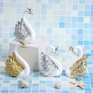 Fournitures de fête 1 paire Romantic Crown Swan Cake Topper Flamingo Dessert Baking Decor Ornement Birthday De mariage décoration