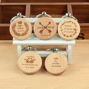 Fournitures de fête 10 pièces noms de mariage personnalisés Date porte-clés Logo personnalisé porte-clés en bois faveurs de mariage et cadeaux pour les invités