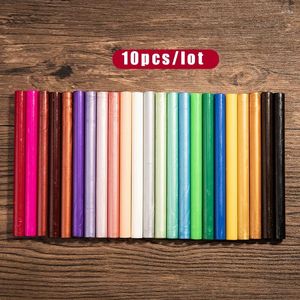 Fournitures de fête 41 couleurs option bricolage vintage tampon scellant des bâtons de cire 10 pcs / lot enveloppe de mariage décoration cadeau d'invitation de mariage