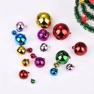 Feestartikelen 5-50 stuks Kleurrijke Jingle Bells Metalen bel Kerstboomdecoratie Festival Decor DIY Ambachten Accessoires Kerstmis