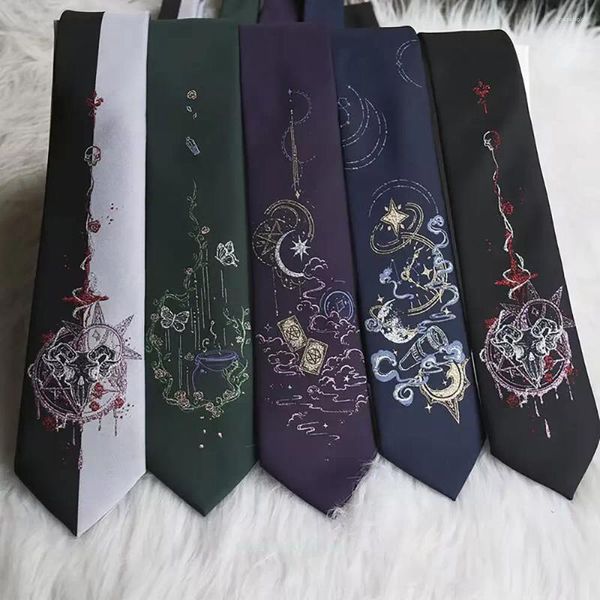 Suministros de fiesta Anime Cosplay Corbatas JK Uniforme Harajuku Hombres Mujeres Corbata Ropa universitaria negra Corbata Impresión en color Regalos de Navidad para estudiantes