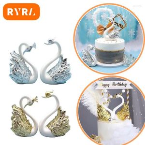 Fournitures de fête Couke Crown Glass Table Swan couple Figurine Home Decor Love Theme State Car Car Intérieur salon Gâteau Décoration de mariage