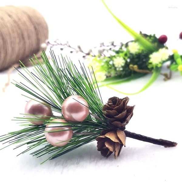 Fournitures de fête, fleur artificielle de noël avec Branches de houx, baies et pommes de pin, décoration florale pour la maison, artisanat rouge