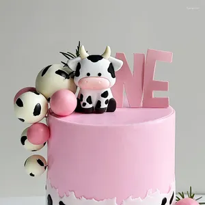 Fourniture de fête Doll Cow Black and White Ball Birthday Cake Decoration Topper Baking Ornement