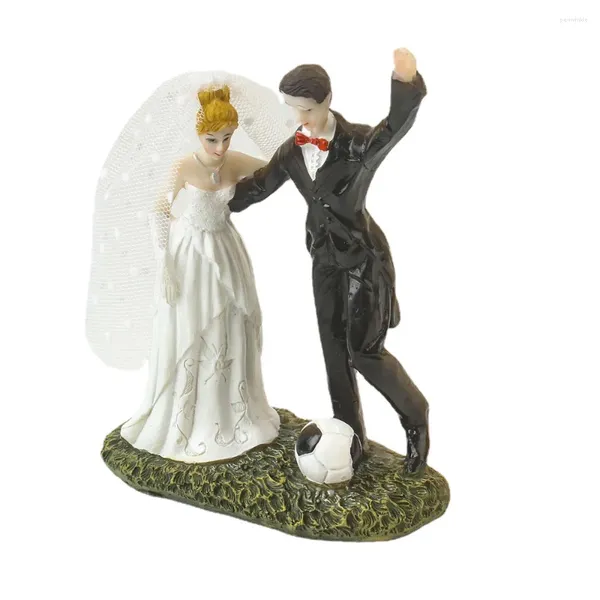 Fournitures de fête Funny Football Lover Cake Toppers pour la décoration de mariage Football Bride and Groom Dolls Decor Afficher cadeaux