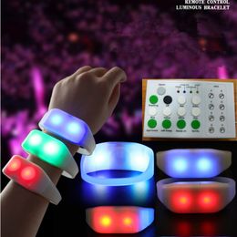 Party Supplies Led Silicone armbanden 6 Kleur Verandering met 21 sleutelswitch 8 Gebied 400 meter Remote Regeling Flash Light Luminous polsbandjes voor clubsconcerten Prom