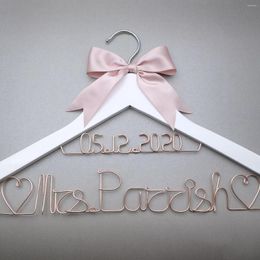 Feestartikelen Gepersonaliseerde Bruiloft Hanger Met Strik Aangepaste Datum En Naam Witte Jurk Bruid Bruidsmeisje Gift