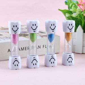 Fournions de fête Smiley Souglass 3 minutes Minute Creative Timer's Children's Brossing Timing Cartoon Plastic Cartoon Lovely Houglass