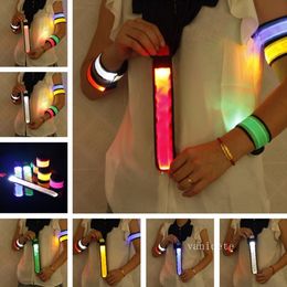 Articles de fête Anneau à pression bras flash avec bracelet lumineux LED poignet fluorescent pour enfants avec barre de course de nuit accessoires d'ambianceZC1072