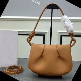 Bolso satchel Paseo de piel de becerro napa brillante Bolso de hombro de diseñador superior Bolso bandolera de moda para mujer Bolso de lujo Con una silueta pura y elegante Logotipo en relieve de lámina dorada