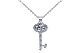 Geslaagd voor diamanttest Moissanite 925 sterling zilveren sleutel Eenvoudige sleutelbeenketting Hanger ketting Damesmode Leuke sieraden 051ct6670666