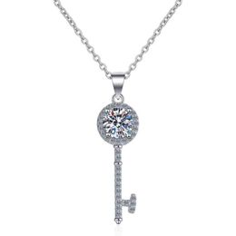 Test de diamant réussi Moissanite 925 en argent Sterling clé Simple clavicule chaîne pendentif collier femmes mode mignon bijoux 05-1ct238b