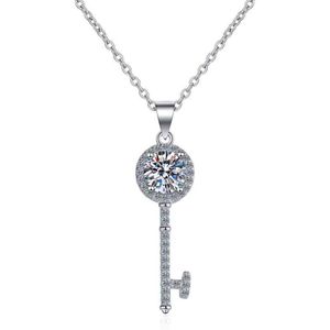 Geslaagd Diamant Test Moissanite 925 Sterling Zilveren Sleutel Eenvoudige Sleutelbeen Ketting Hanger Ketting Vrouwen Mode Leuke Sieraden 05-1ct235z