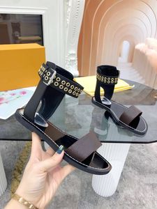 Pasajero Diseñador de lujo Sandalias Cuero de vaca Lienzo Correa delantera Gromment Negro Marrón Cuero Mujer Verano Plano Casual Zapatilla Moda Diapositiva