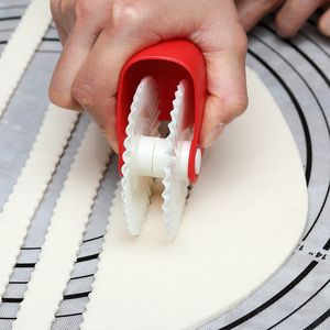 Couteau à nouilles en plastique antirouille, coupe-pâtisserie assurant une coupe lisse, outils pour tarte à Pizza, roue roulante, manuel de décoration