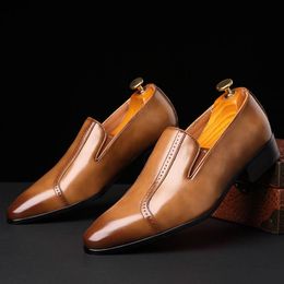 Patchwork puntige nieuwe glanzende trend Wedding Oxford Leather Shoes Men Casual Loafers Business Formal Dress Footwear Zapato Zapato