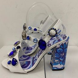 Patent 2024 Echte dames dames sandalen kleding schoenen Chevly Hoge hakken Peep-teen bruiloftsfeest print Buckle riem diamant bohemia blauw-wit porselein siz