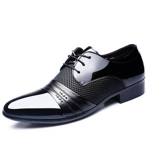 Chaussures en cuir verni noir pour hommes italiens marques de mariage chaussures oxford formelles pour hommes chaussures habillées à bout pointu sapato masculino
