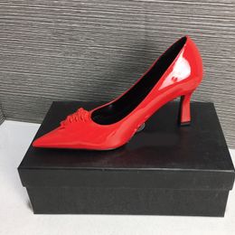 Patentleren pompen 7cm pompontwerpers Red Hoge Heels Slingbacks Designer schoenen Women Pointed tenen Sexy Dress Shoes Luxe Lady Sandalen Stiletto Pumps Multi Color