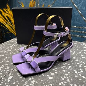 Lakleer sandalen Paars Dames zomer sandaal met enkelbandje Designer schoenen Kitten Heel Luxe sexy nette schoenen Open teen Slip-on leren bovenzool Metalen gesp