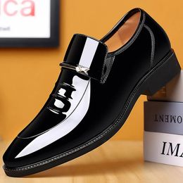 Chaussures en cuir des brevets pour hommes Business Point décontracté TOE SLOT ON LOAFERS LURXE Party Wedding Plus Size 231227