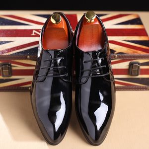 Patent lederen schoenen mannen business schoenen lederen puntige avondjurk Oxford schoenen voor mannen mode zapatos formaliseert de hombre sapato sociaal