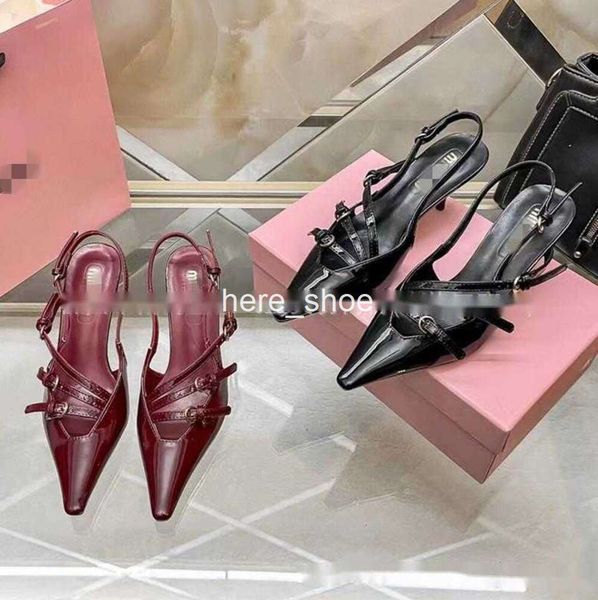 Chaussures en cuir verni chaussures à talons hauts sexy avec bouton en cuir laqué surmonté sandales pointues de chat pour la conception des femmes