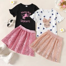 PatPat Conjunto de 2 piezas de camiseta de manga corta con estampado de corazón y falda de lentejuelas con estampado de letras de unicornio para niña y niño 240226