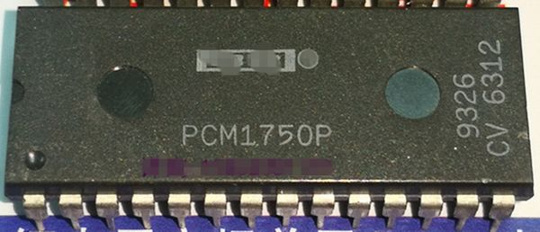 PCM1750P. PDIP28, composants électroniques IC double CMOS 18 bits monolithique Audio A/D convertisseur circuits intégrés IC, double boîtier en plastique 28 broches en ligne, puces PCM1750