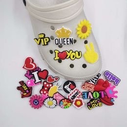 PCS Charmones de zapatos Jibz Sandalias Corbas lindas Decoraciones de zapatos de dibujos animados para niñas Niños adolescentes Mujeres adultas Regalo de fiesta l